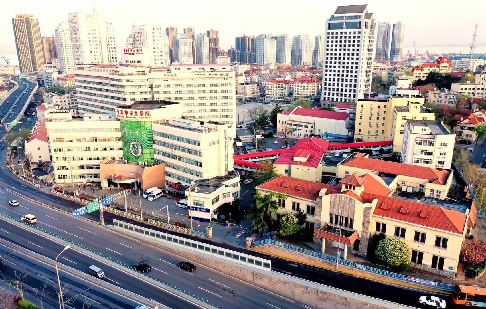 青岛市市立医院:年门急诊量近300万人次 出院病人16.