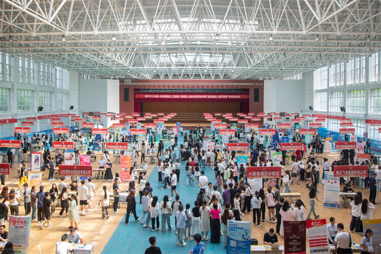 山东商务职业学院举办“留在烟台·逐梦青春”专场校园双选会