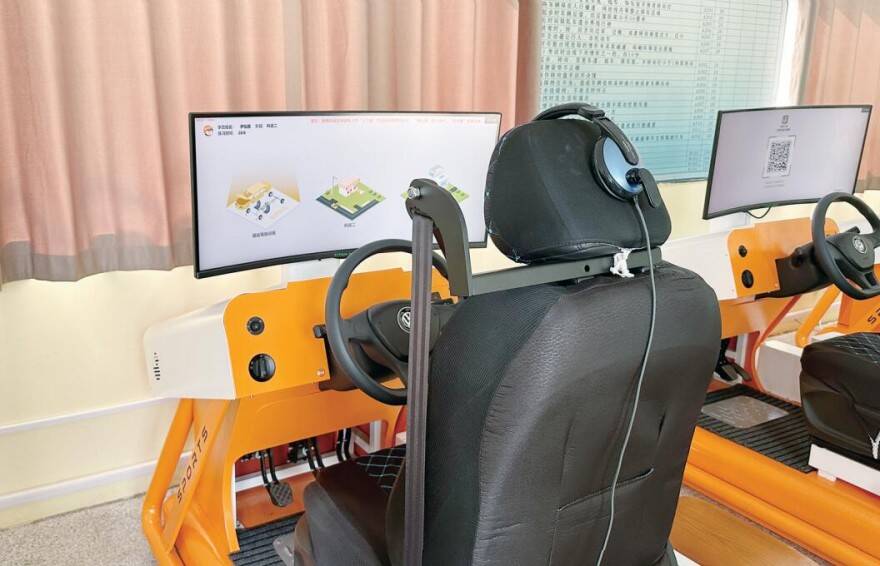 泰安：“AI教练”上岗 跟着人工智能机器人学开车