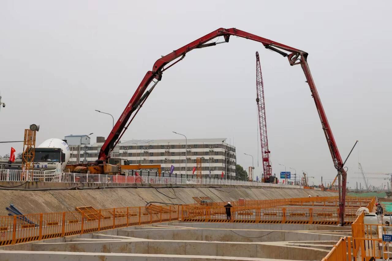 济滨高铁新进展！济南首条地下明挖高铁隧道首段浇筑完成