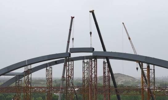 兰陵吴坦河大桥景观拱成功合龙 预计7月底前建成通车