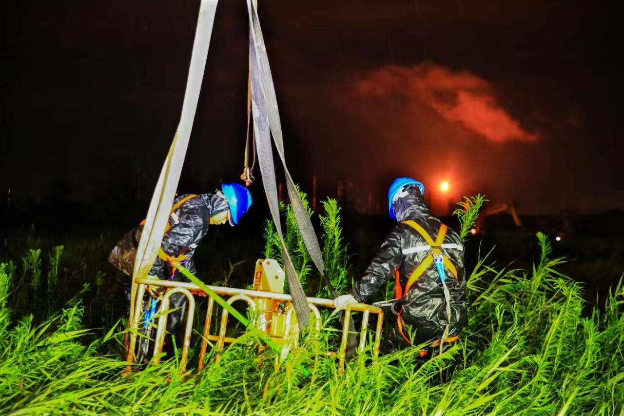 搏風斗雨 連夜搶修 山東應對極端惡劣天氣恢復供電超八成