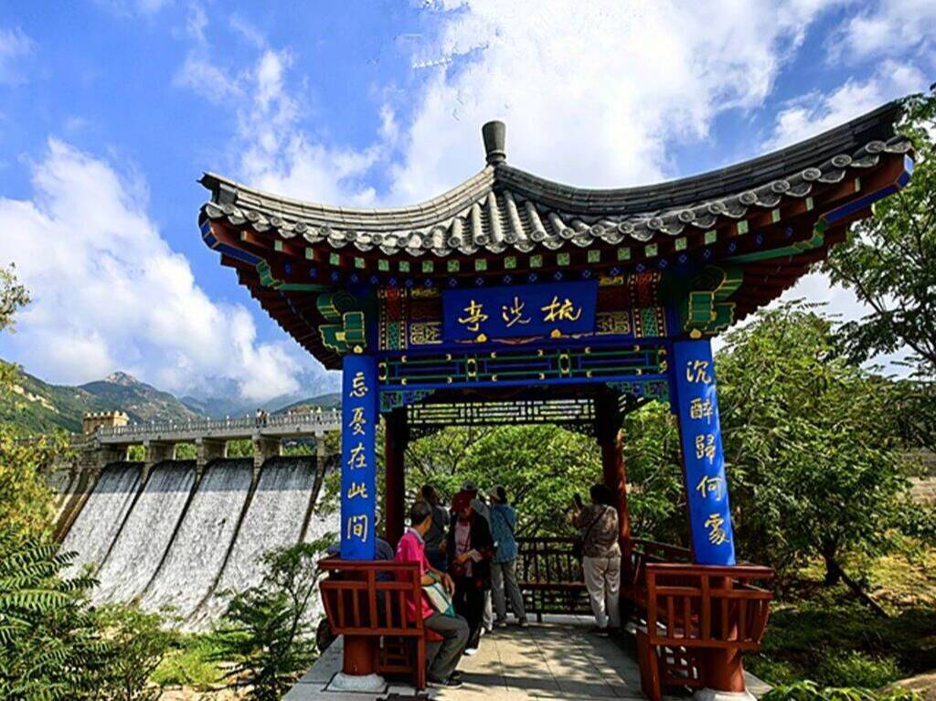 雨后泰安虎山公园:飞瀑如练 流水潺潺