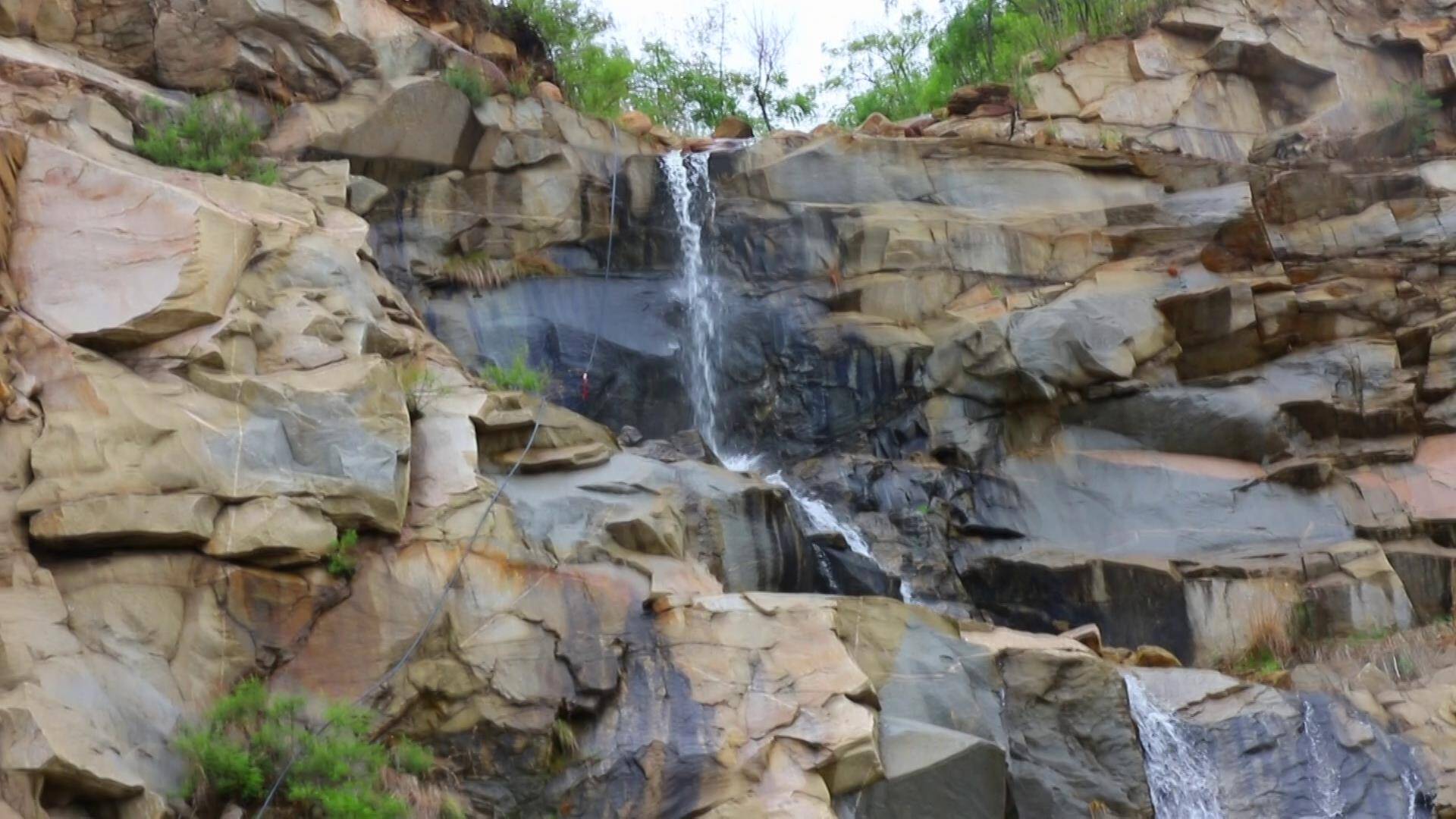 宁阳凤凰山：流水潺潺 如诗如画