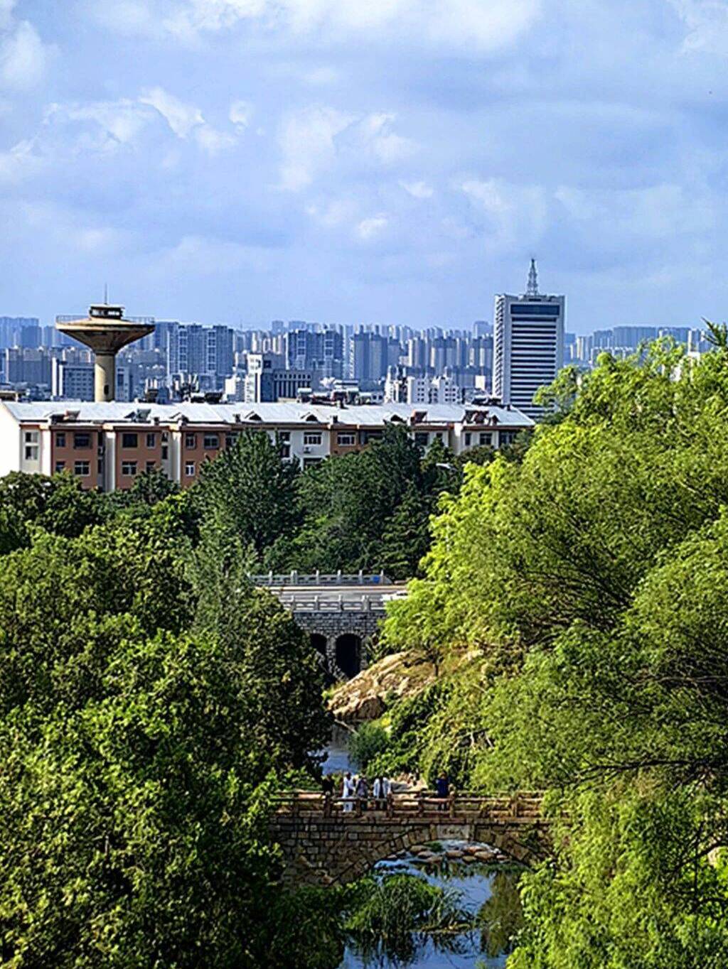 雨后泰安虎山公园:飞瀑如练 流水潺潺