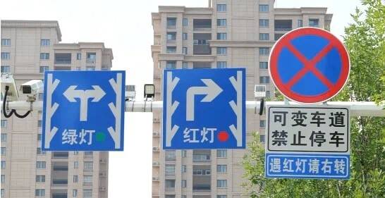 看准信号灯！泰安首条可右转也可左转车道亮相