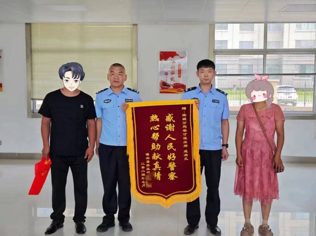 濱城：暴雨來襲車輛拋錨 被困群眾路遇民警脫險