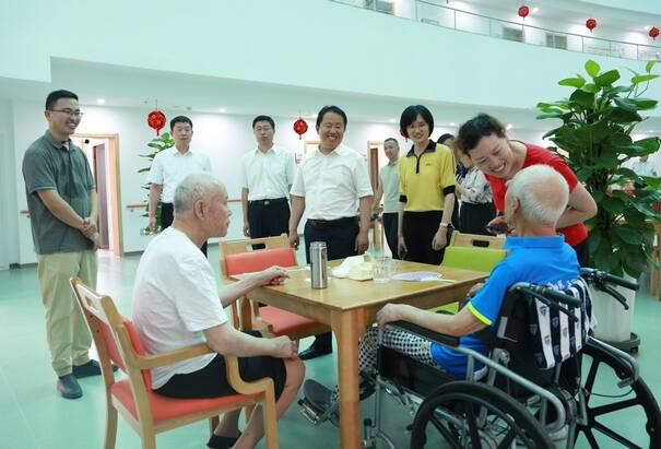 副市長(zhǎng)杜玉杰調(diào)研濱州市居家社區(qū) 養(yǎng)老服務(wù)工作