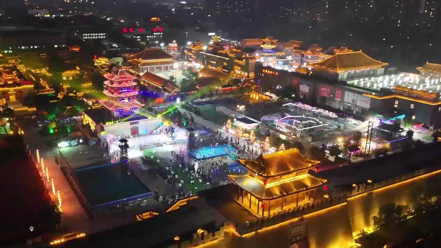 夜游水浒好汉城 开启夏日出游新模式