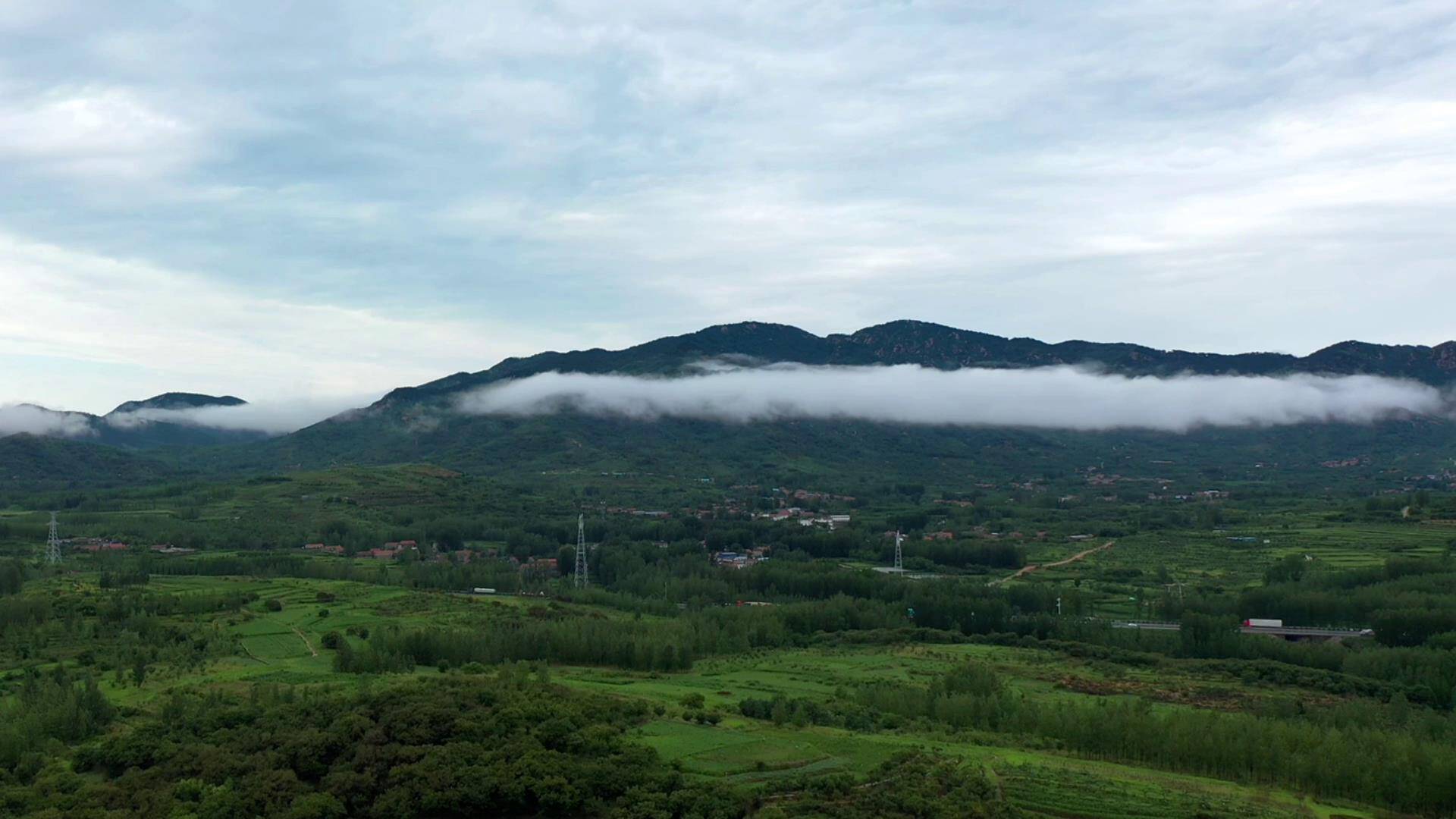 雨后徂徕山：白云悠悠绕峰巅 翠影重重卧岭川