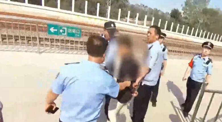 僅停靠2分鐘！陽谷民警在火車開動前30秒抓獲嫌疑人