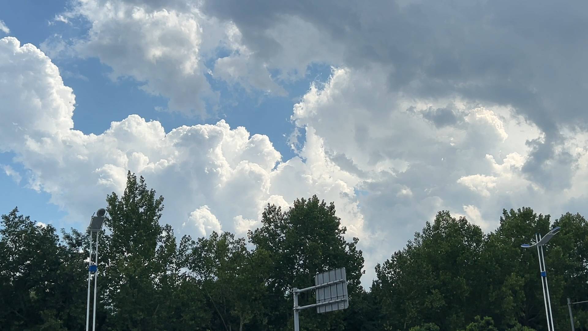 濟南多地狂風暴雨后轉晴 市氣象臺：夏季局地分散性降雨 不均勻范圍小