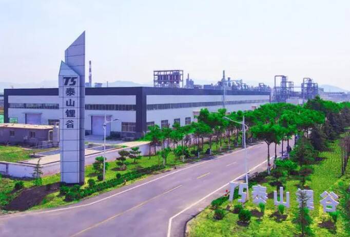 泰安市首批新能源电池登上货机飞往俄罗斯