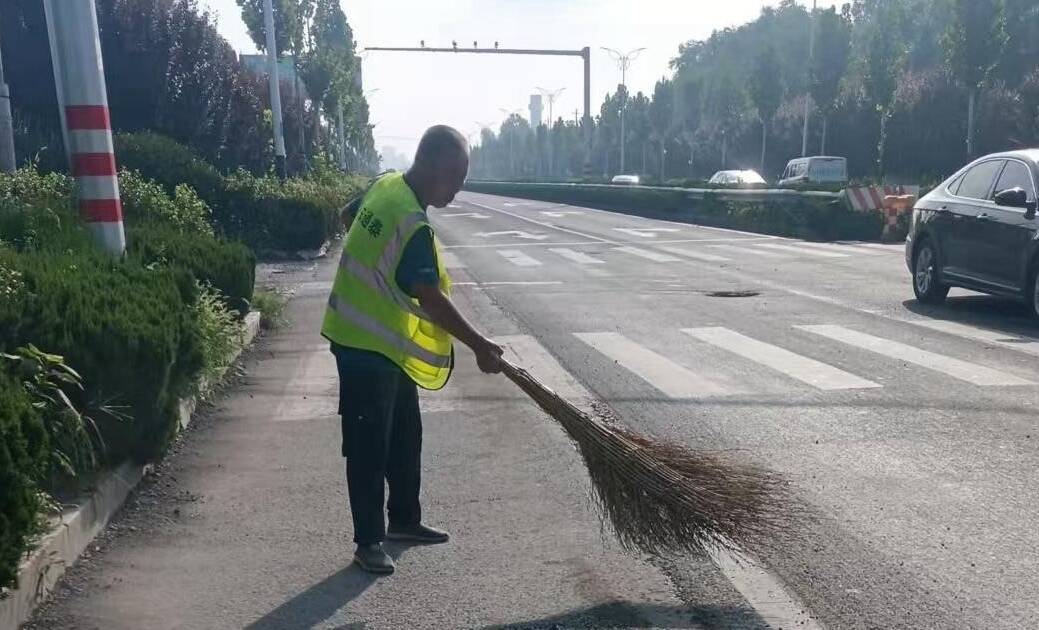 庆云公路分中心多措并举抓好路域环境整治工作