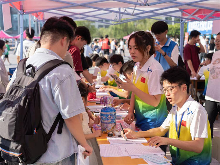 EMC易倍体育烟台职业学院迎来6000余名新生！录取分数线位居全省前列(图2)