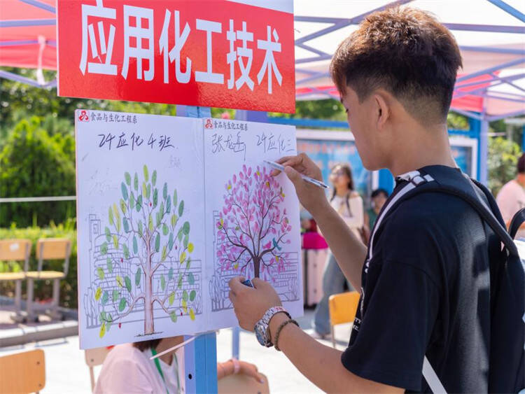 EMC易倍体育烟台职业学院迎来6000余名新生！录取分数线位居全省前列(图4)