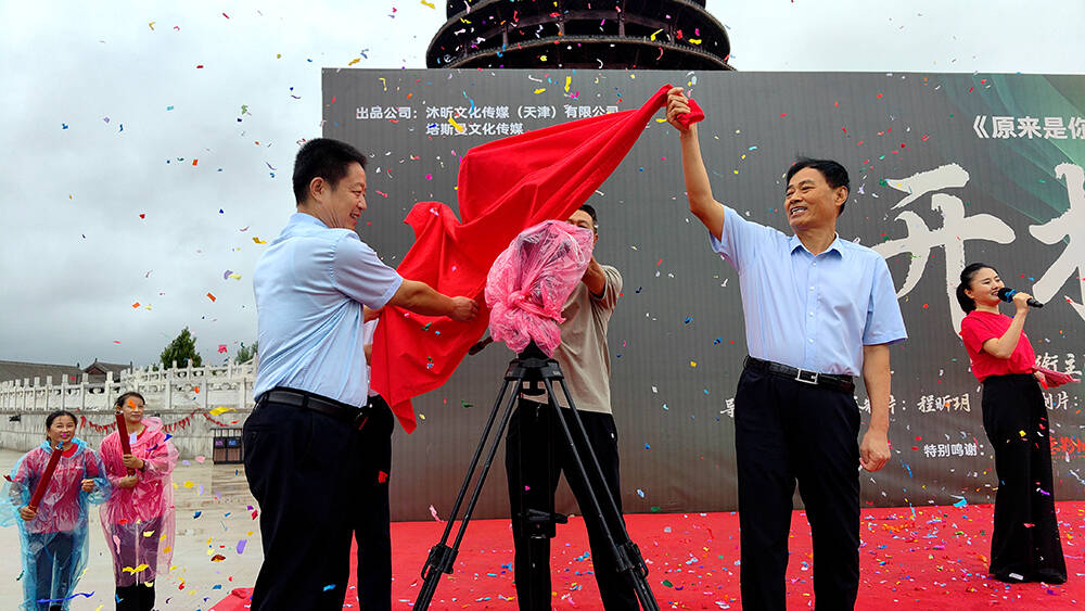 精品短剧《原来是你》《平行时空的缘分》在夏津德影城开机