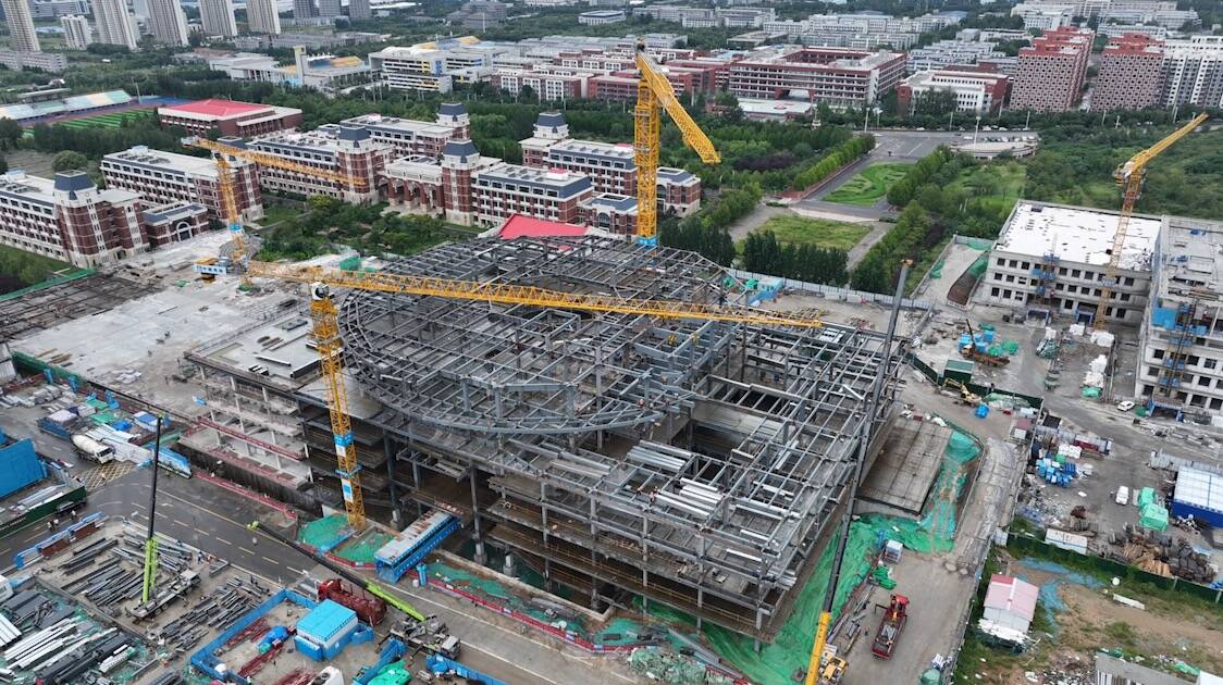 全國首個！空天信息大學建設工程項目二期一批次主體結構全面封頂