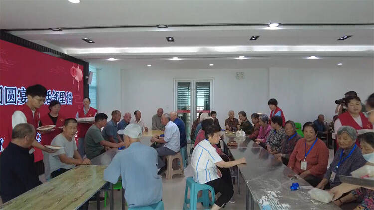 东营市利津县：社区中秋送温情 水饺月饼暖人心