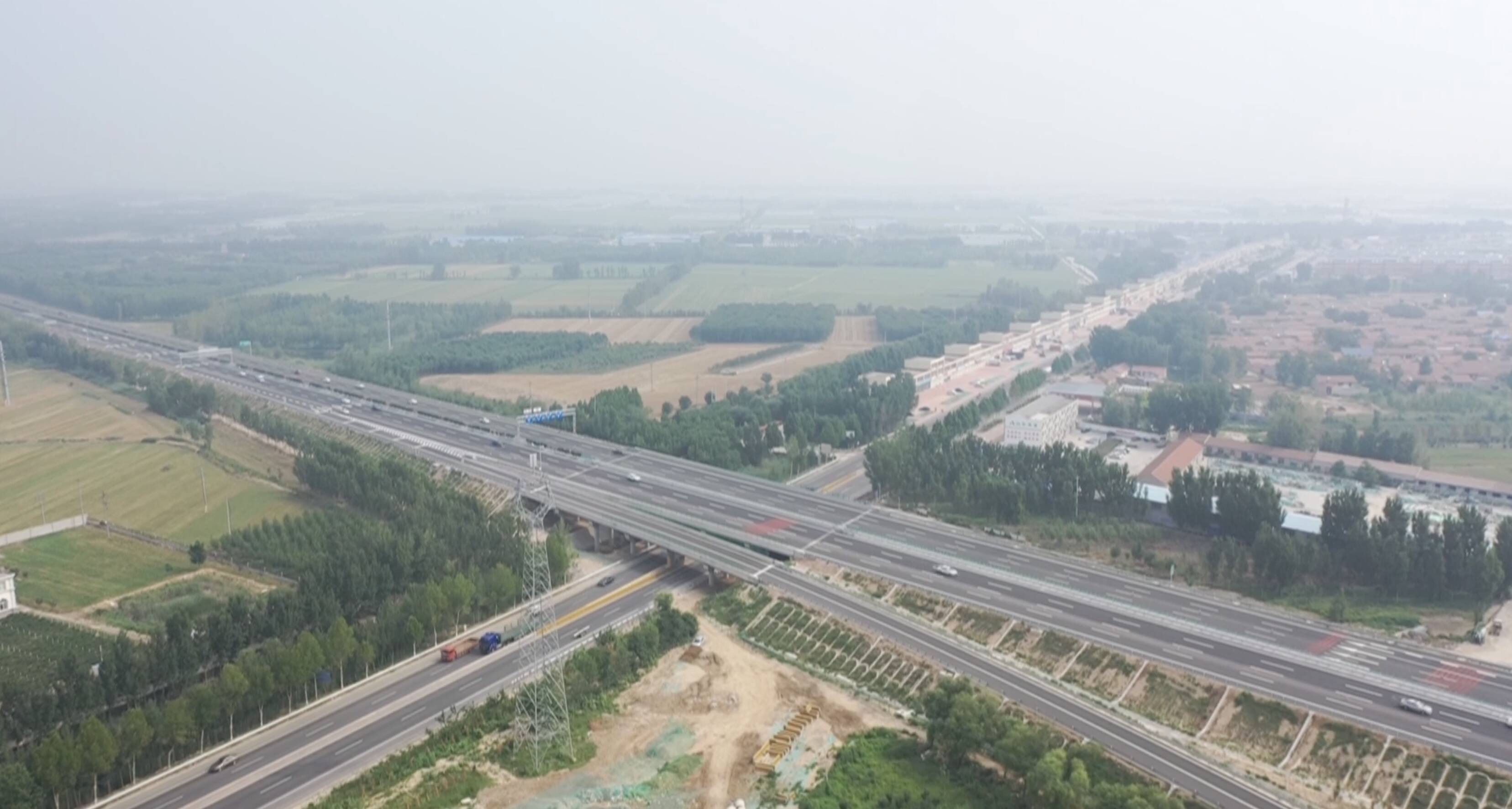 高速公路迎來返程高峰 濟青高速車流量高峰預計出現在下午4點