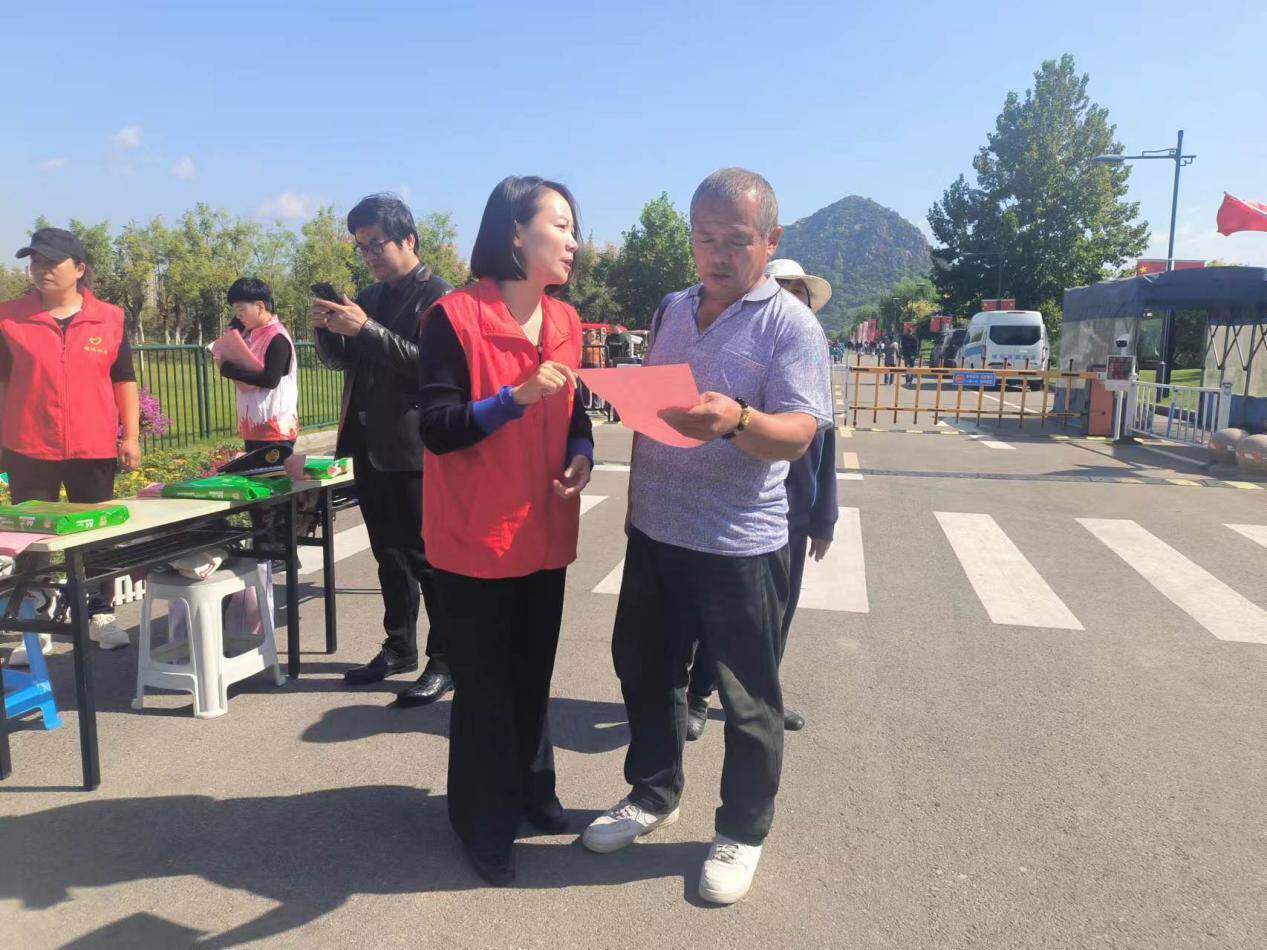 营造安全、有序、和谐停车环境！国庆期间济南华山街道开展文明停车倡议活动