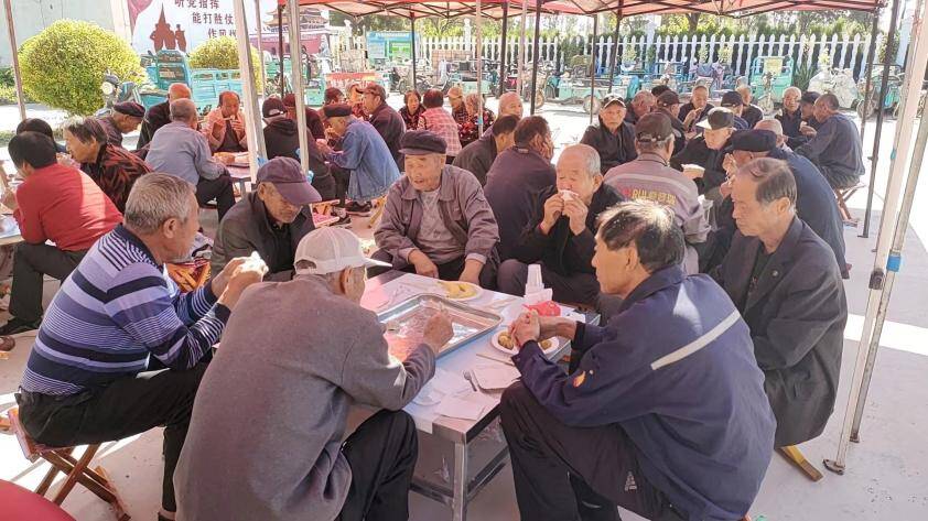 博興呂藝重陽敬老情 孝善食堂暖人心