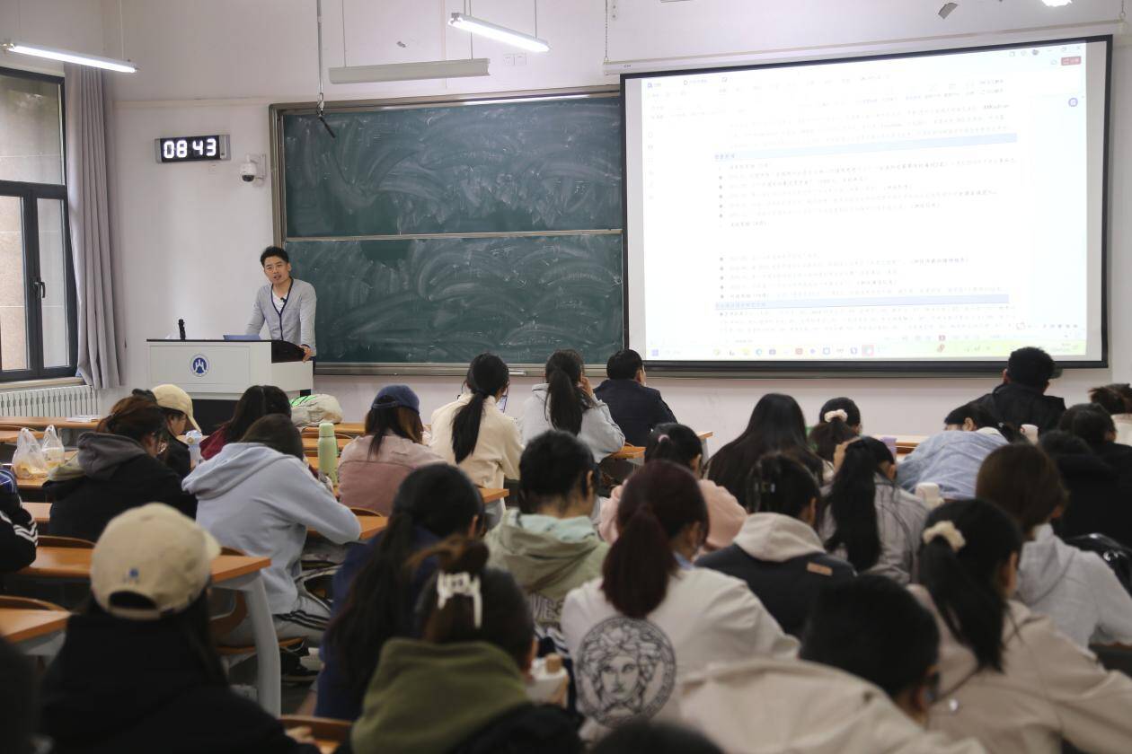 山東財經大學管理科學與工程學院成功舉辦“成長·成才大講堂活動”