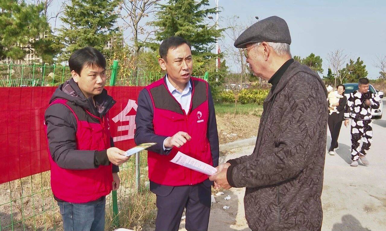威海南海新区：志愿者进村居 安全知识送上门