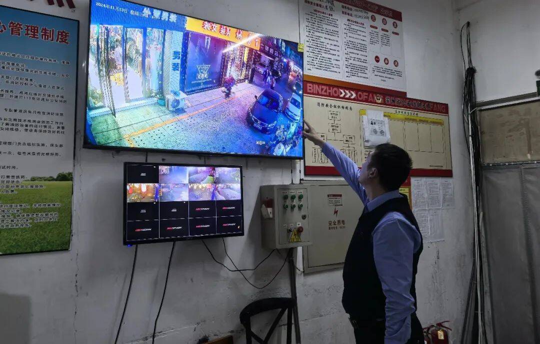 男子佯裝買煙拿起三盒煙撒腿就跑 濱城公安：抓你沒商量