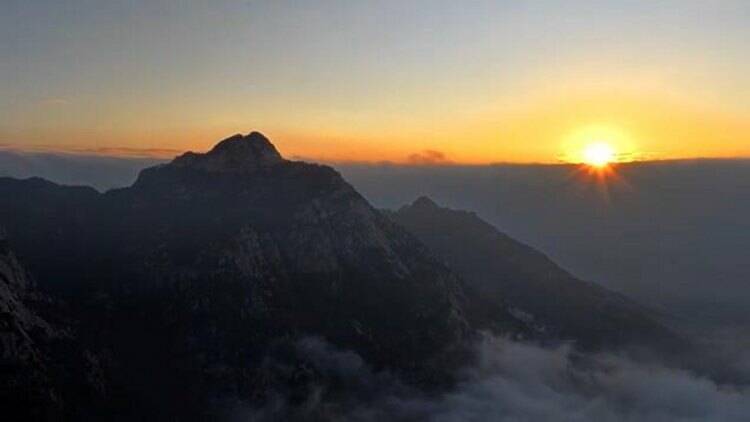 冬雨过后 总有一场泰山云海日出值得奔赴