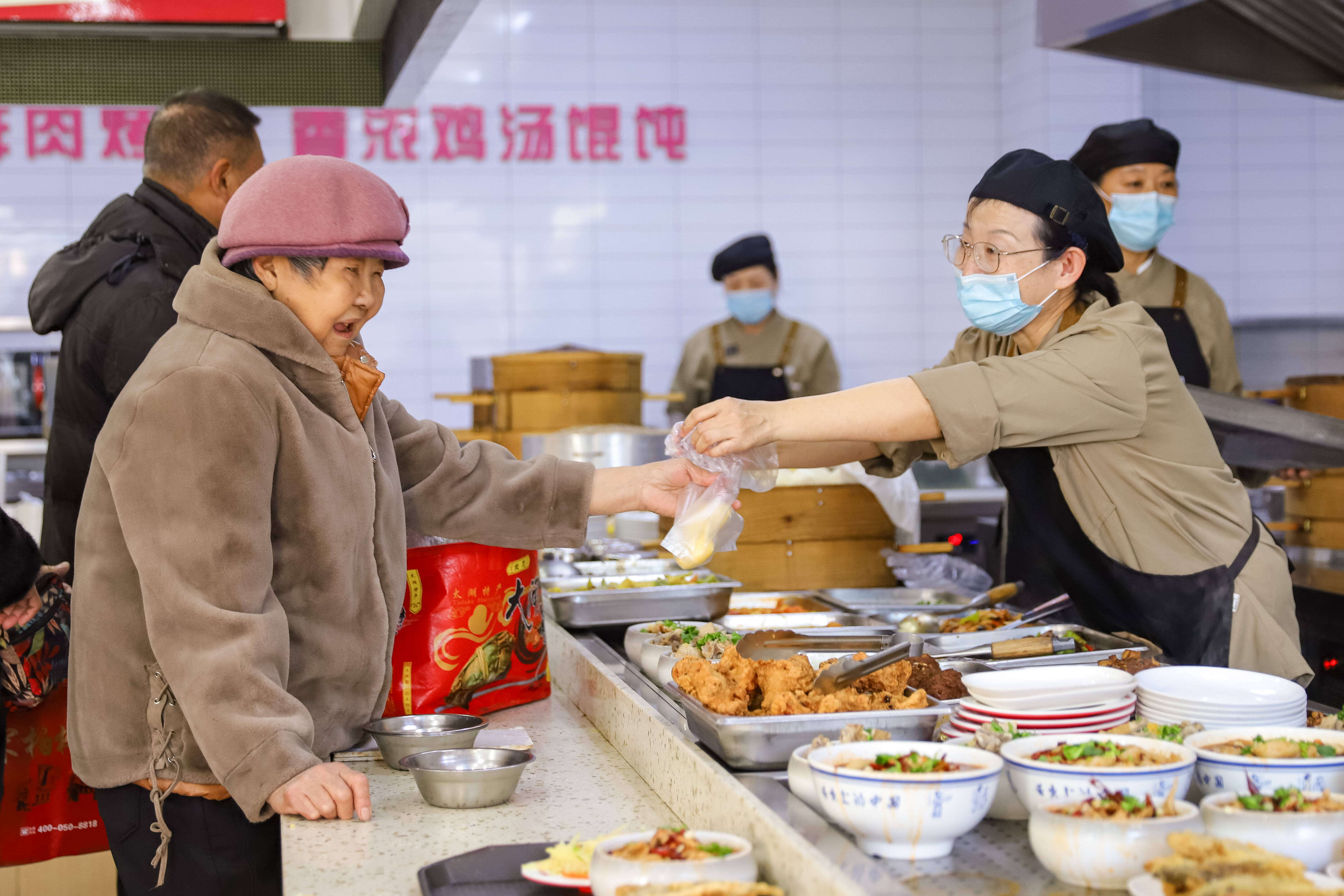青岛适合老人玩的地方室内(青岛适合老人玩的地方 室内)