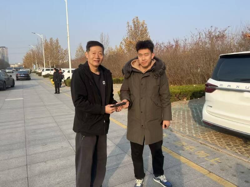 濱州城管職工拾金不昧 溫暖歸還遺失手機