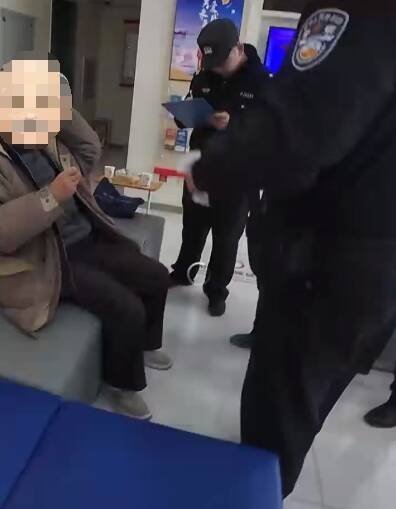 老人待郵寄5萬元現金買藥 險被騙