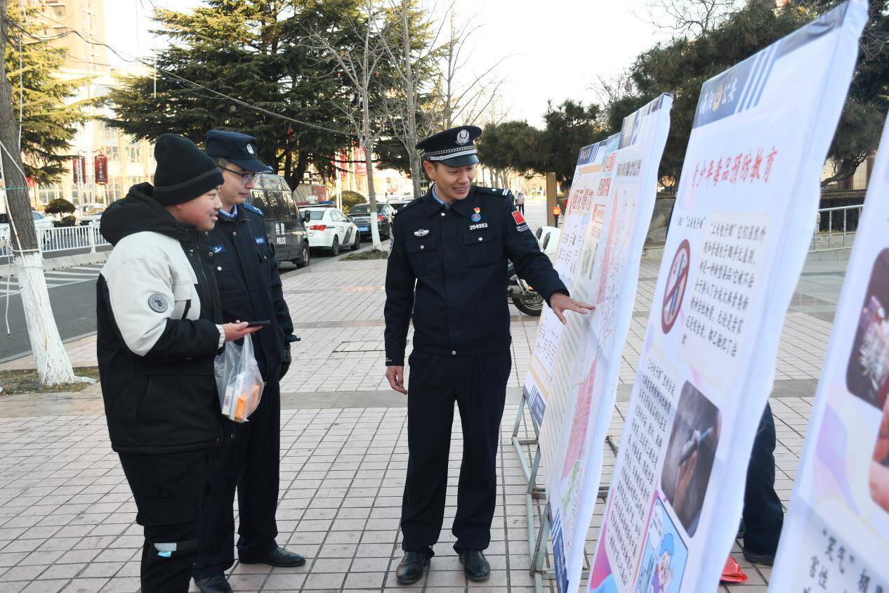 第五个中国人民警察节！海阳边检协同当地公安开展110普法宣传活动