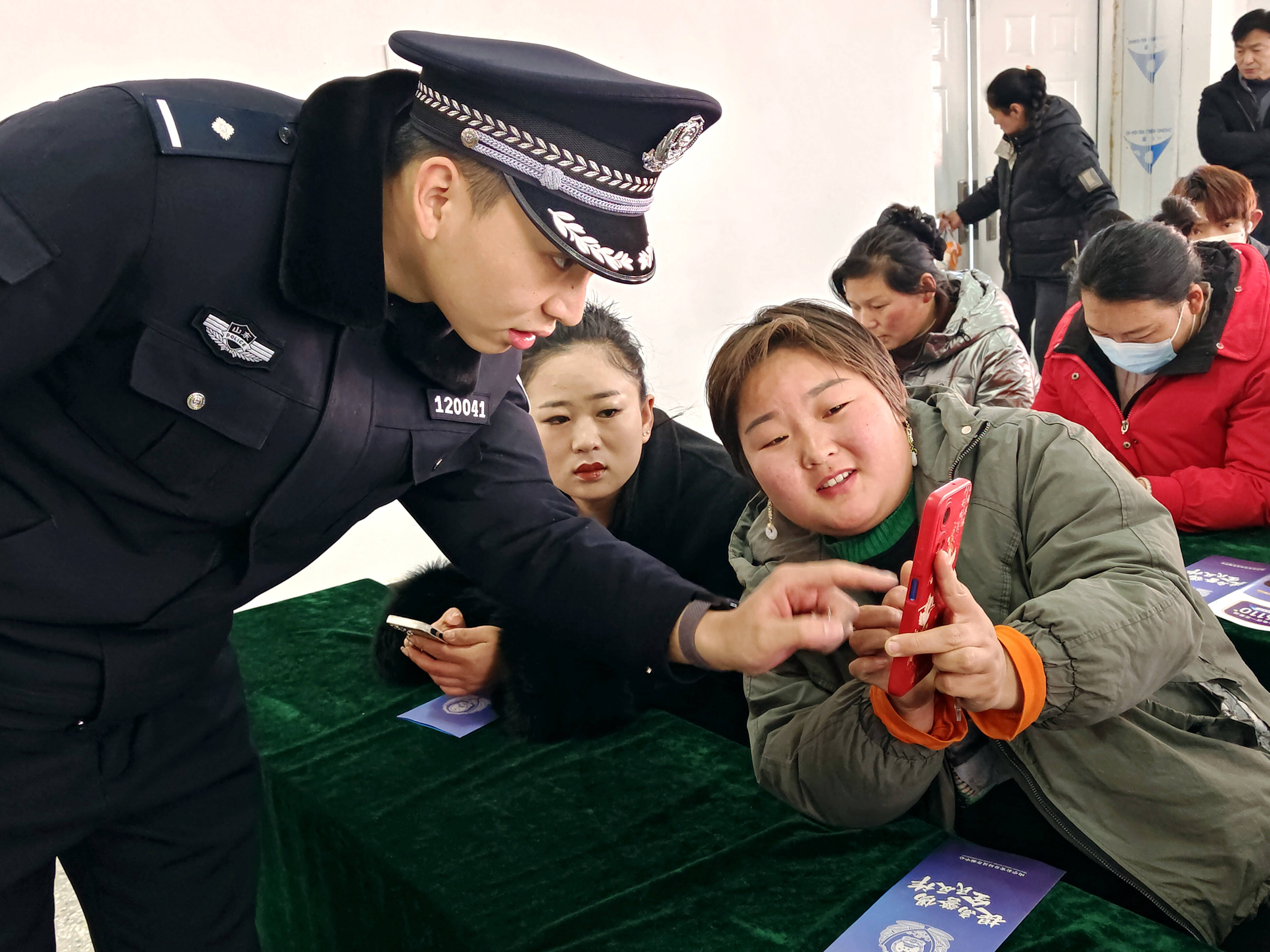 枣庄山亭：安全宣讲进校园 织密寒假“安全网”