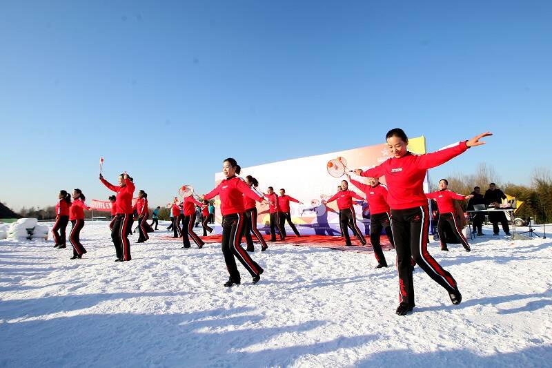 济宁任城：冰雪燃情迎新春 体育消费季嘉年华乐翻天