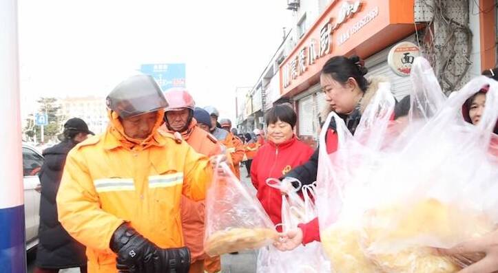 栖霞市：3年爱心早餐 暖到了环卫工人的心
