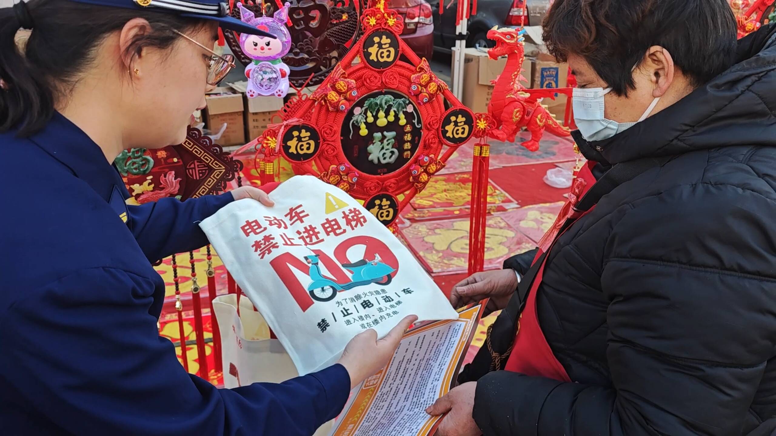 博興：冬季農(nóng)村防火宣傳趕大集 消防宣傳“零距離”