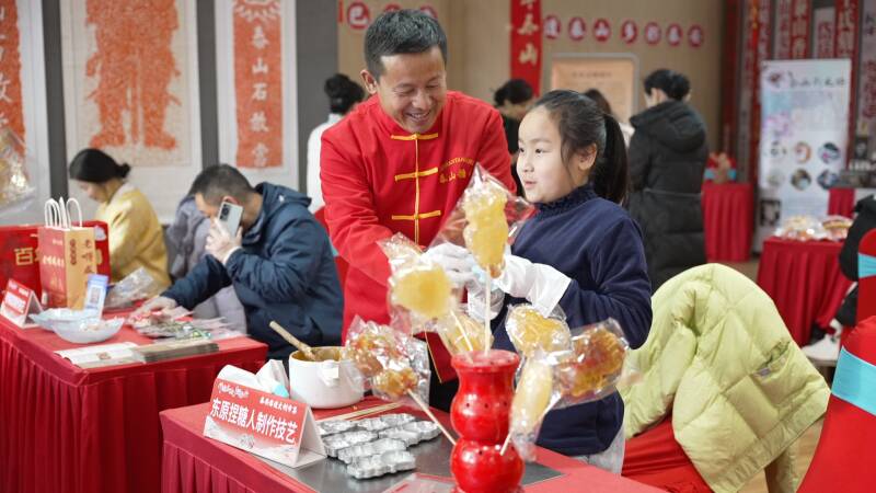 非遗市集、书画送福……泰安这里透露出浓厚的文化气息与年味