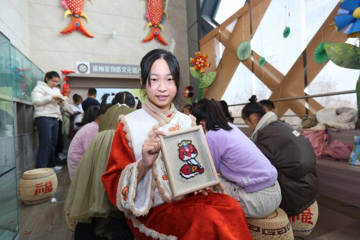 體驗非遺技藝 喜迎蛇年春節