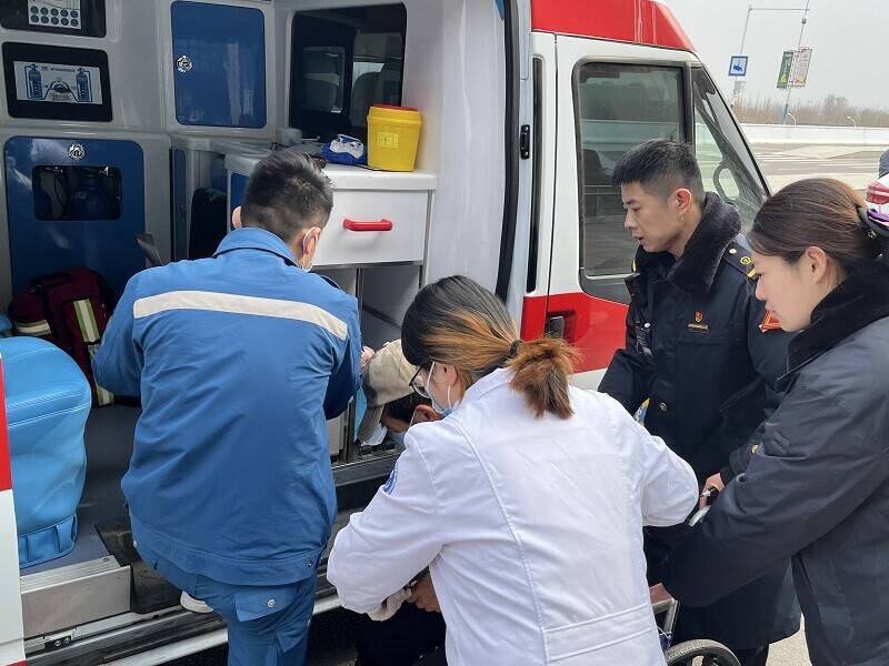 与时间赛跑！曲阜东站工作人员紧急救助突发心脏病旅客