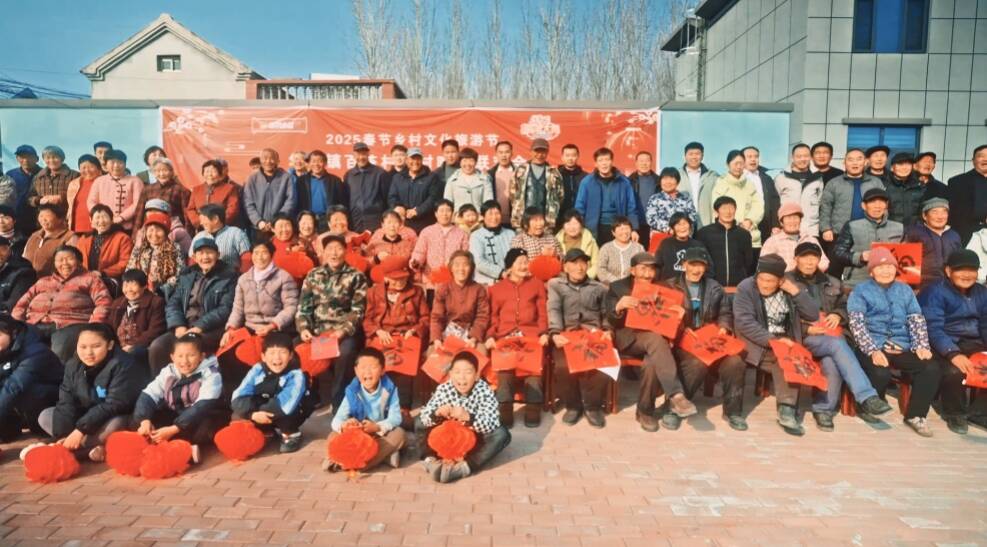 泗水：新春全家福 定格乡亲们的“幸福生活”