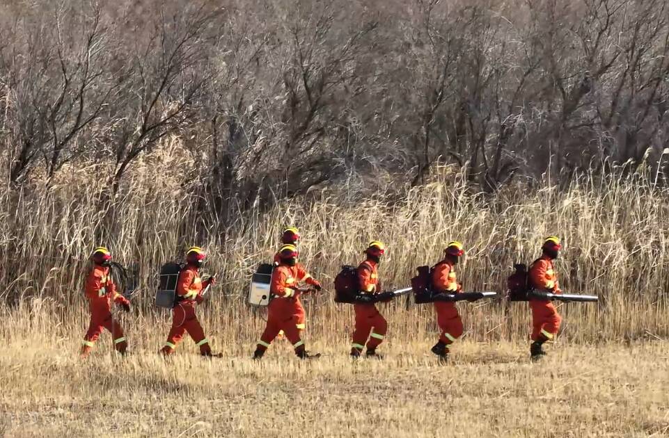 新春走基層丨東營：黃河口畔“火焰藍”的新春堅守