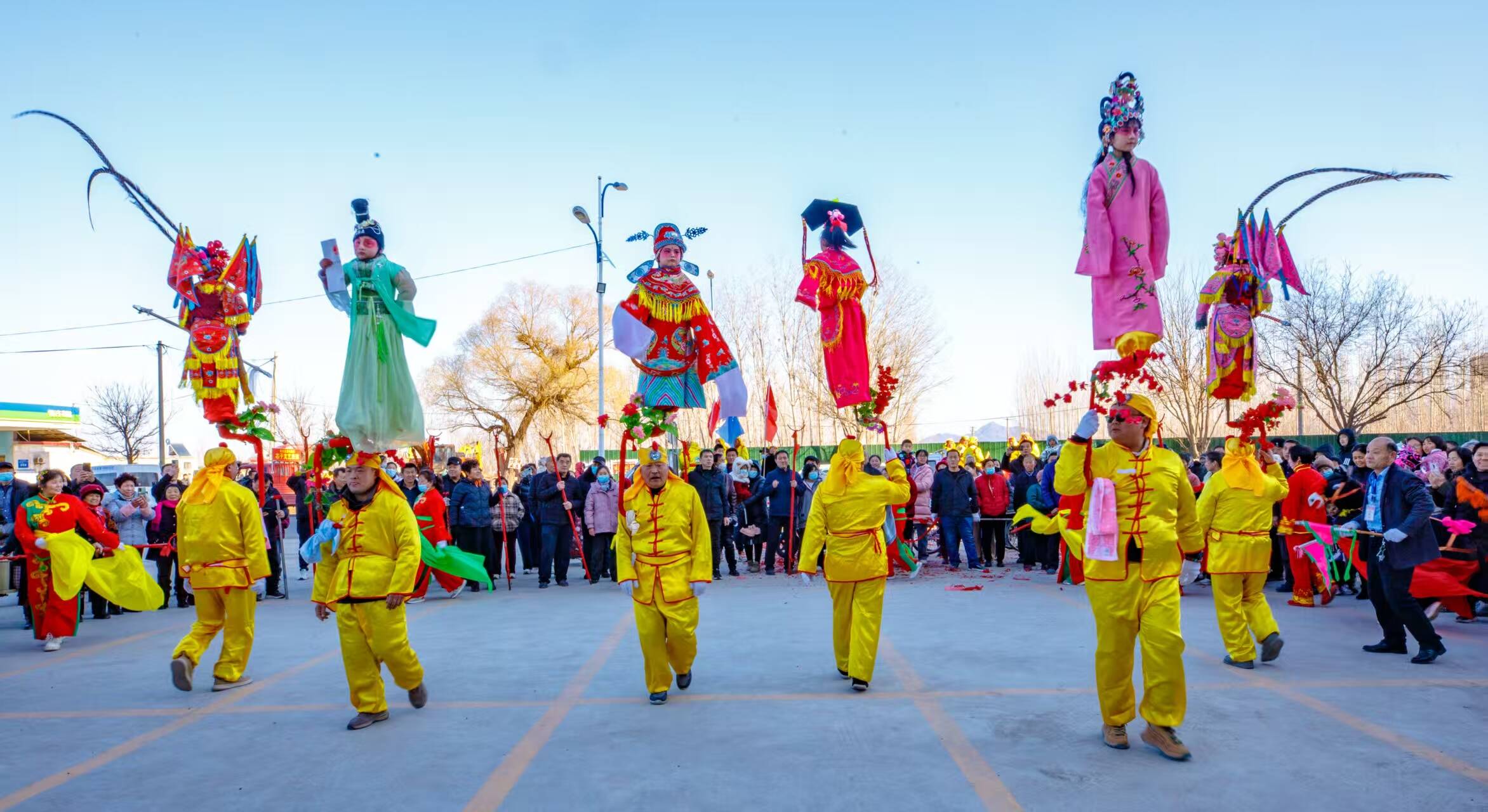 非遺“扛芯子”險(xiǎn)中求趣 演出年味兒和傳承