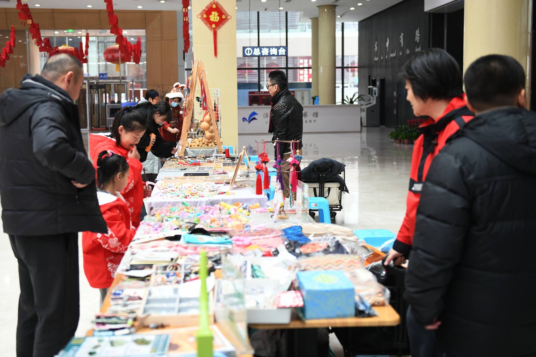 濟(jì)南市圖書館新春文化市集，一場(chǎng)年味與書香交織的新春盛宴