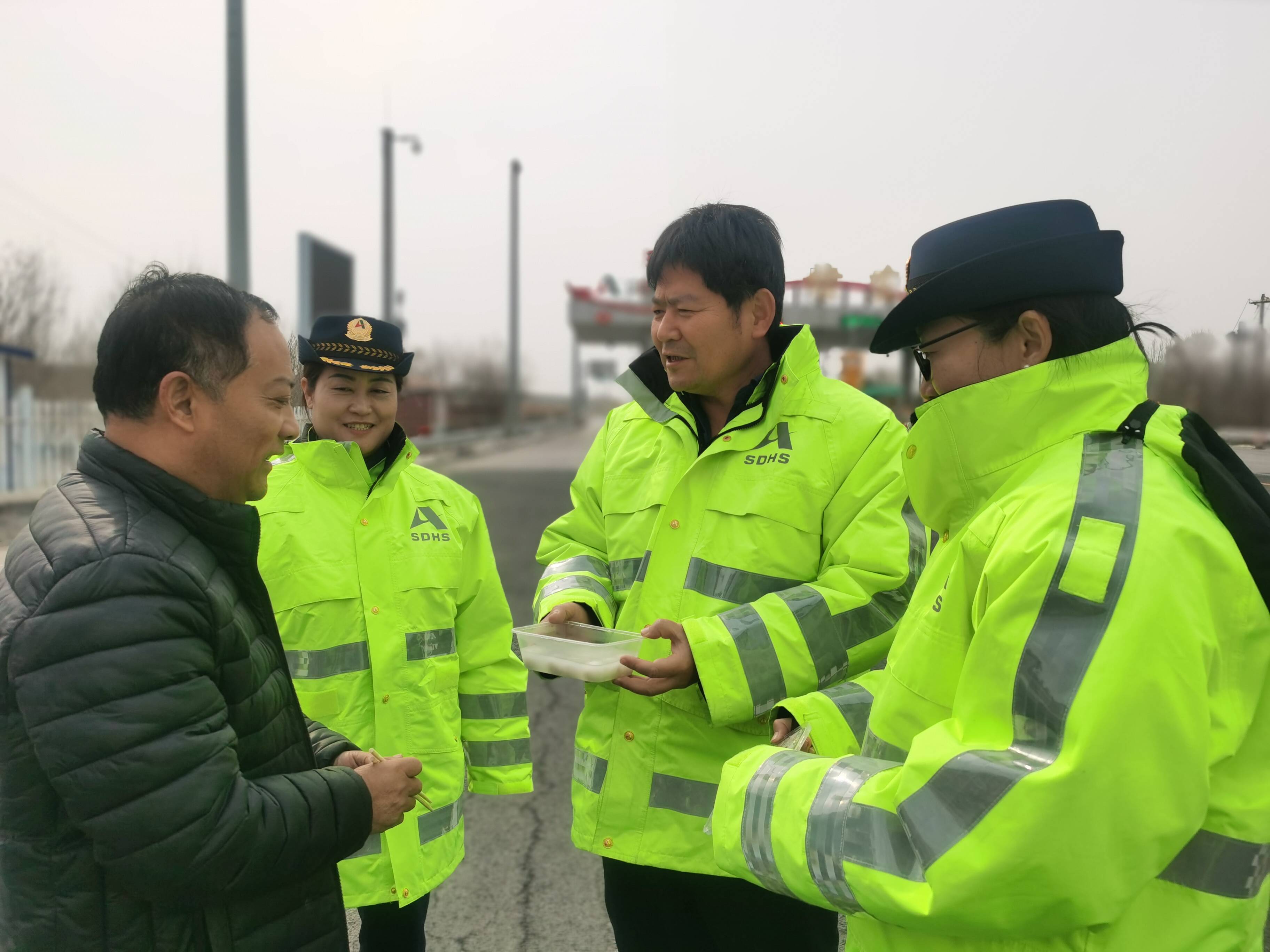 山東高速：喜慶元宵節 情暖司乘心