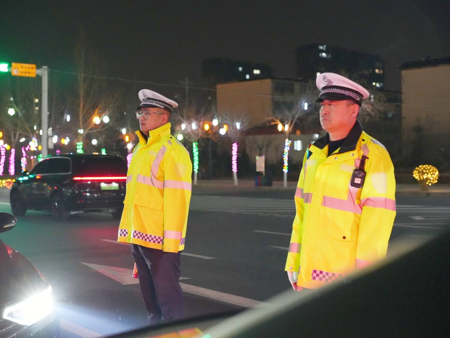陽信交警夜查酒駕不放松?守護(hù)元宵平安行