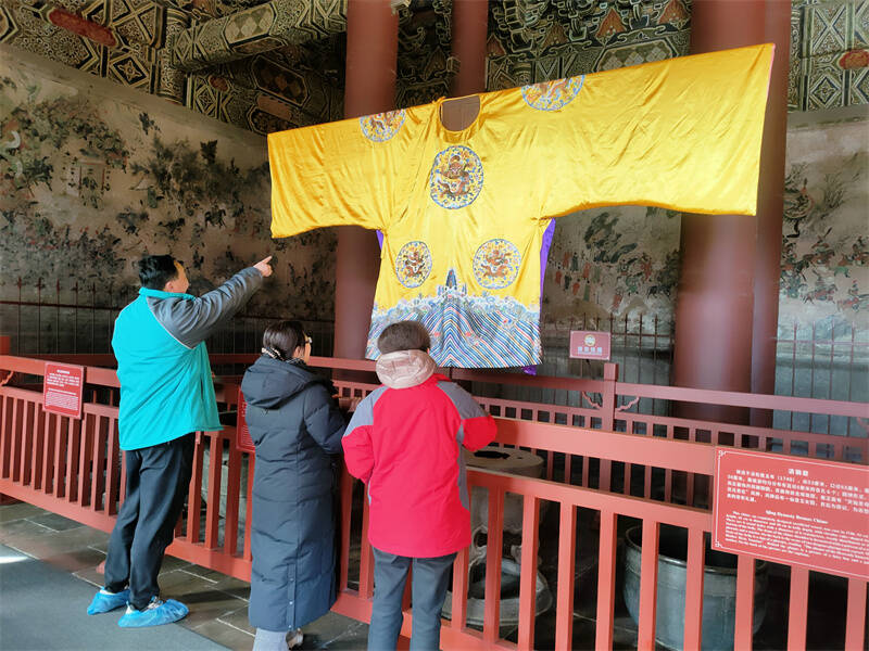 匠心独运 “龙袍”复刻惊艳亮相岱庙