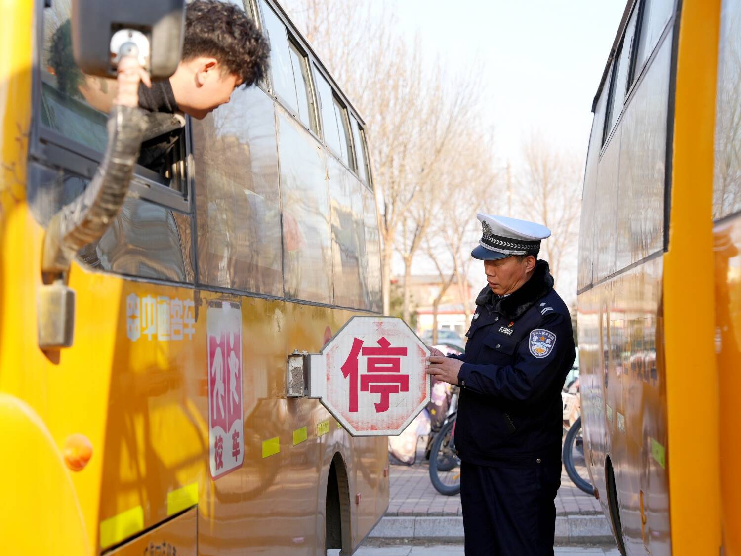 陽信：多部門聯合為校車“體檢”  護航開學季