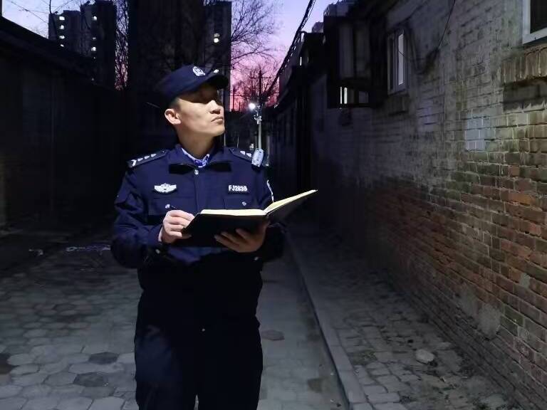 他用一部手机装下整个社区 德州这位辅警被公安部点赞！